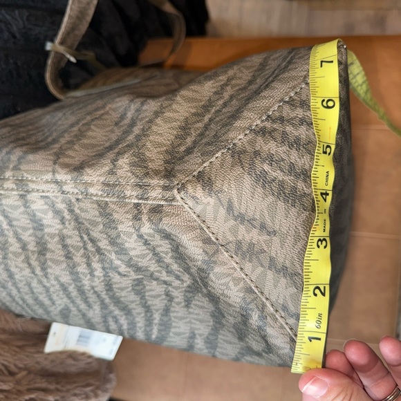 NWT Michael Kors The Michael Bag - Picture 10 of 10